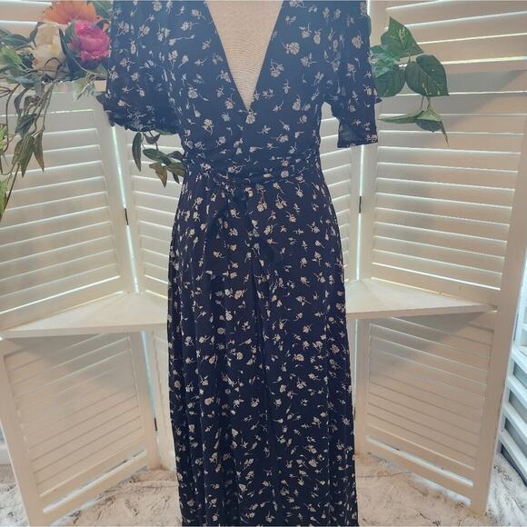 WILDFOX WRAP FLORAL DRESS SIZE XS - Picture 2 of 9